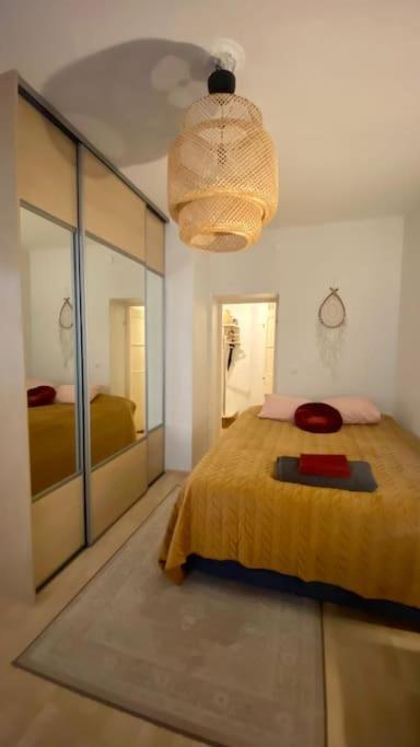 Lovely Apartment In The Centre, Street Level And Inner Yard 赫尔辛基 外观 照片